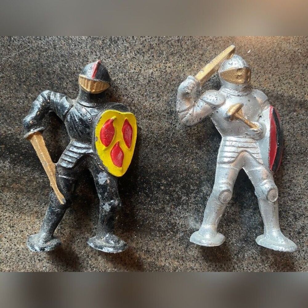 Pair Medieval Knights Swords Cast Lead Figures Vintage Manoil 1940/50 Rare #1